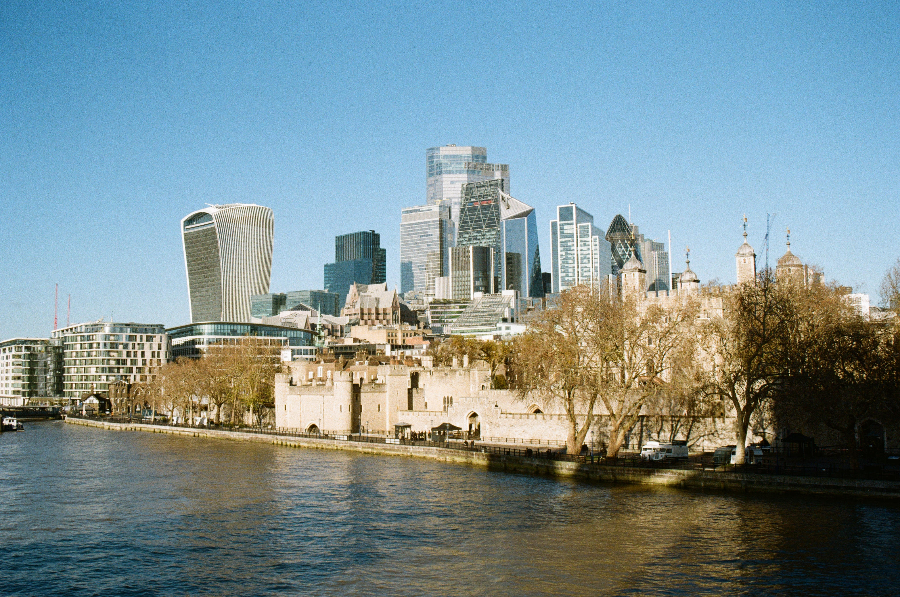 Sample image of Kodak Kodacolor 100 showing view of Tower of London with city buildings behind
