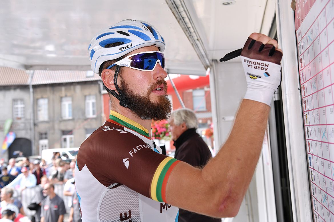 Gediminas Bagdonas signs on ahead of the stage