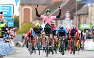 Lorena Wiebes of Team Parkhotel Valkenburg wins stage 1.