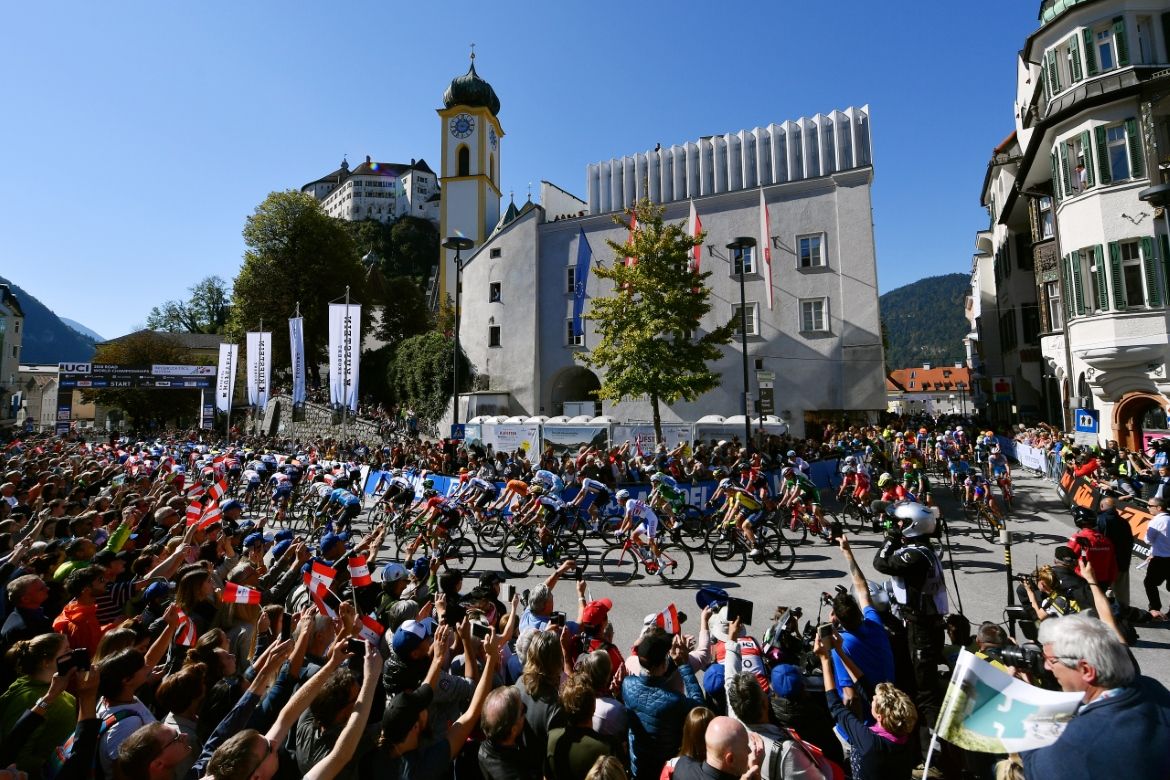 The under-23 road race gets underway at the Innsbruck Worlds.