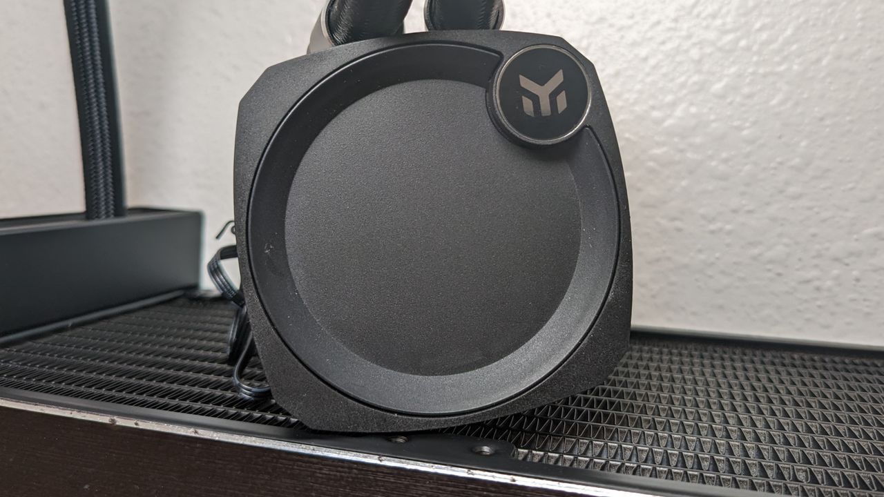 EK Nucleus AIO CR360 Lux D-RGB