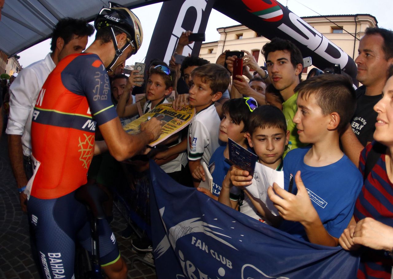 Vincenzo Nibali signs autographs for fans