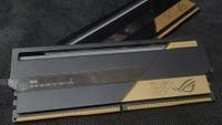 A screenshot from a video on 林大餅Bing's YouTube channel, showing a set of Asus ROG anniversary DDR5 memory