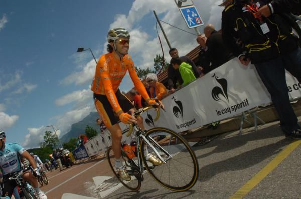 Samuel Sanchez at the start of stage 1