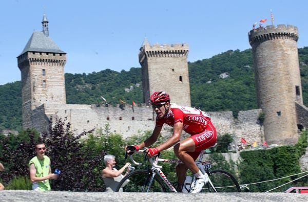Ama&euml;l Moinard tried to steal the show but the break caught him in time.