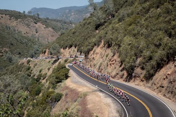 The peloton winds its way to Clovis