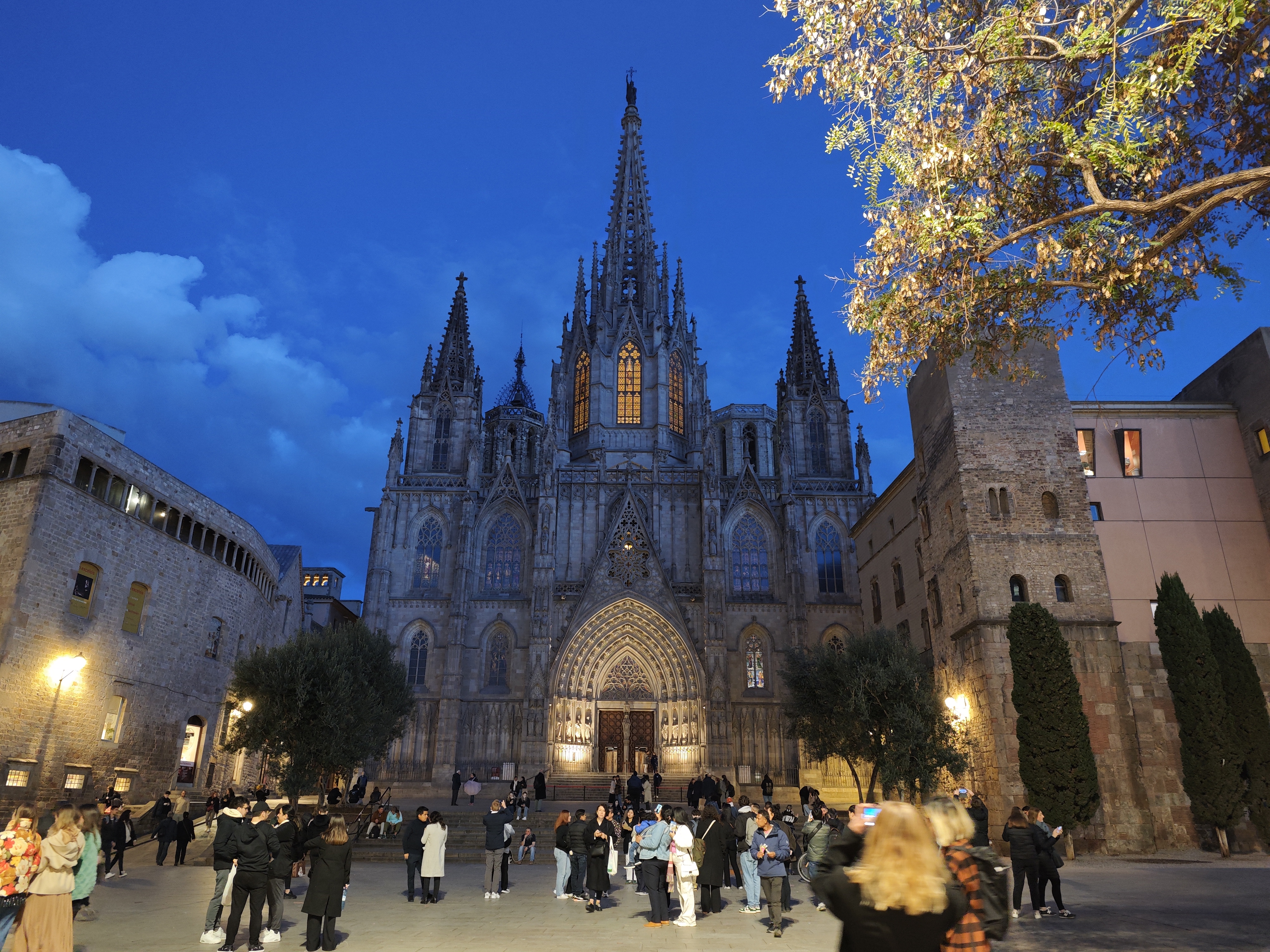 Xiaomi 14 camera sample 1x Barcelona cathedral