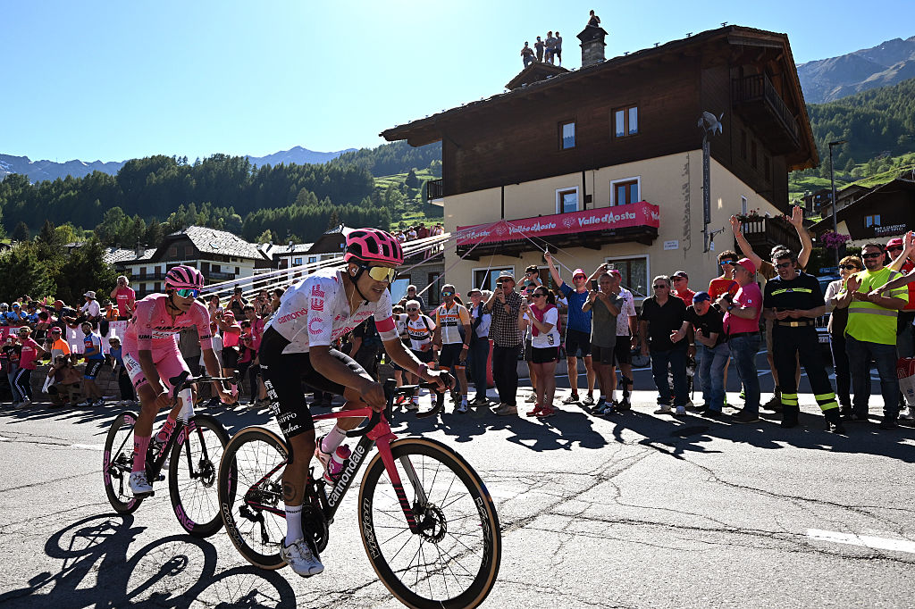 CHAMPOLUC ITALY MAY 30 LR Isaac Del Toro of Mexico and Team UAE Team Emirates XRG Pink Leader Jersey and Richard Carapaz of Ecuador and Team EF Education EasyPost compete in the chase group during the 108th Giro dItalia 2025 Stage 19 a 166km stage from Biella to Champoluc 1574m UCIWT on May 30 2025 in Champoluc Italy Photo by Tim de WaeleGetty Images