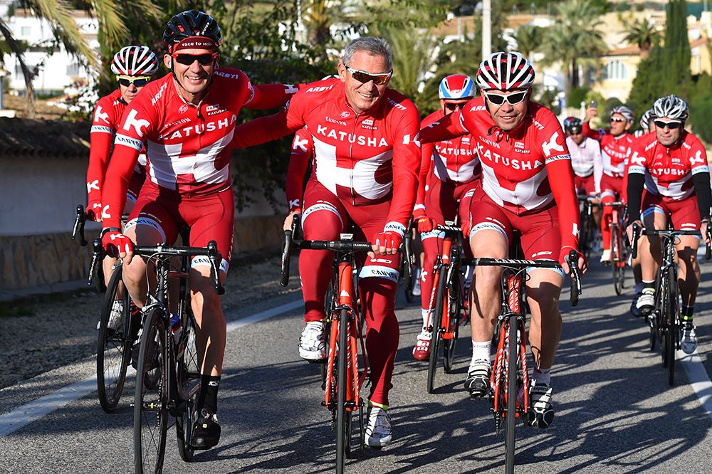 Katusha team management arm in arm