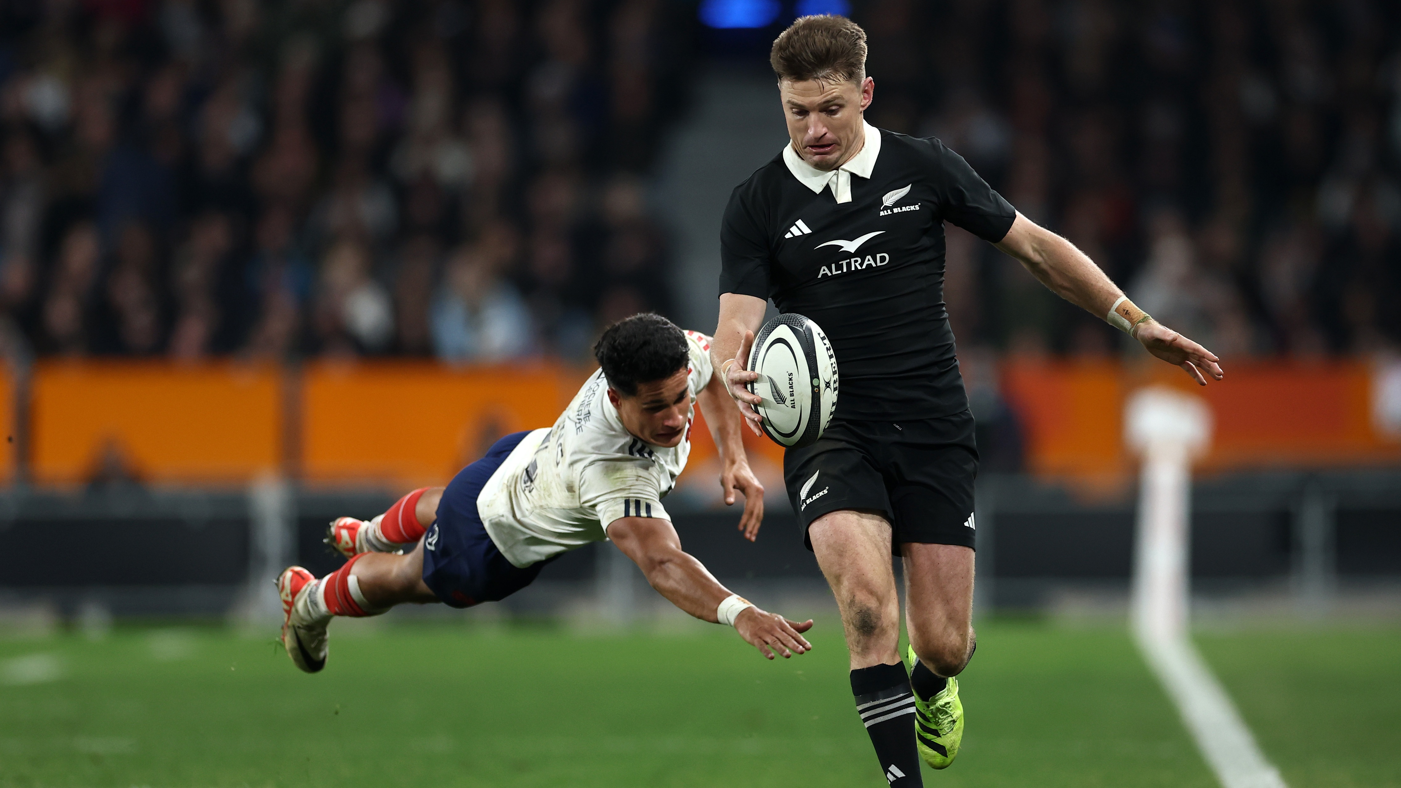 Beuaden Barrett chips through for New Zealand against France