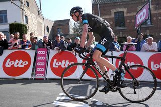 Froome avoids serious injury in Fleche Wallonne crash