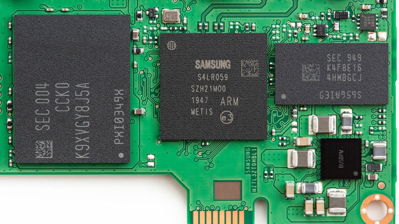 Samsung 870 QVO SSD (1TB)