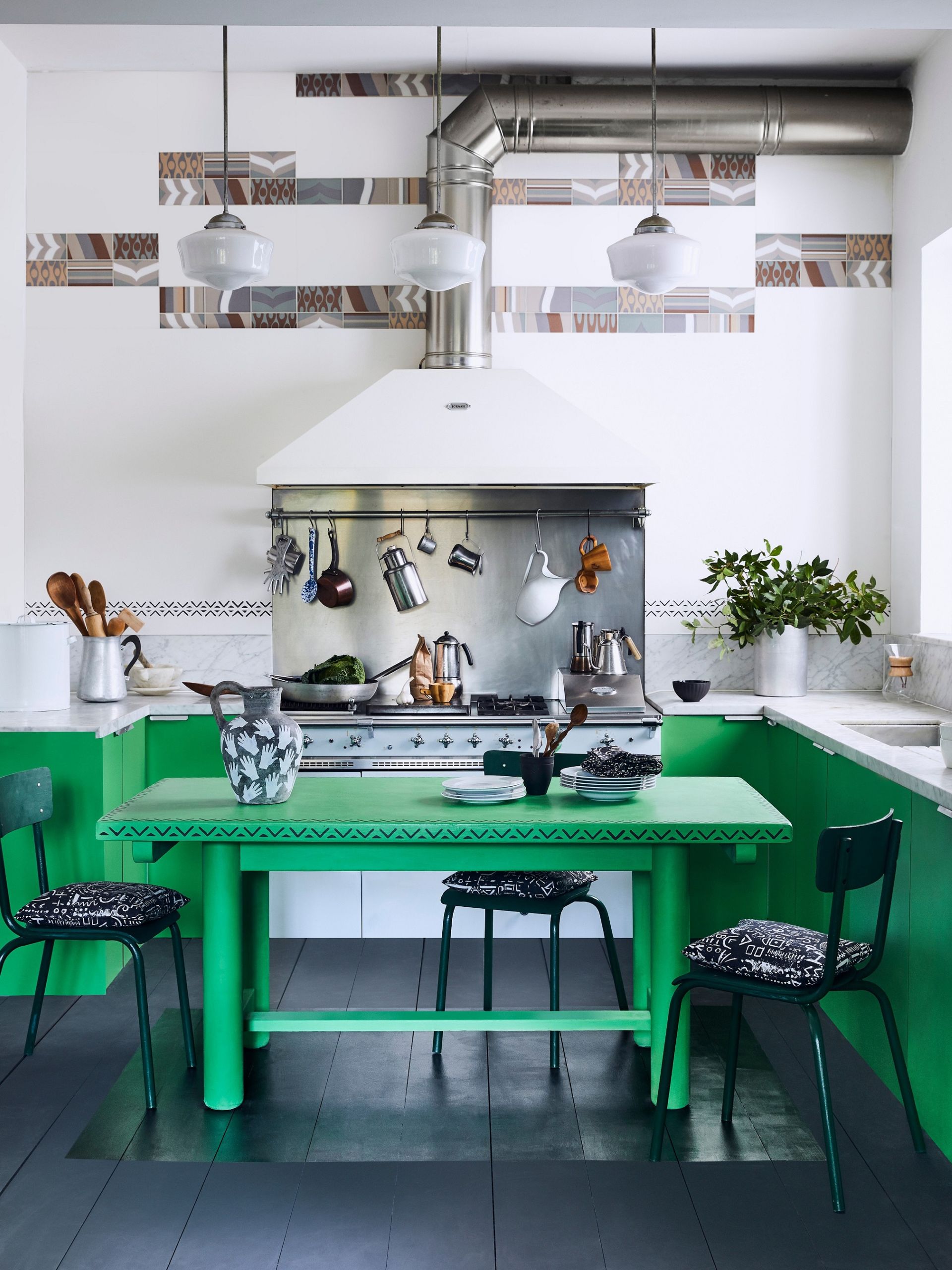 Green and white kitchen ideas: 10 refreshing color schemes | Homes and Gardens
