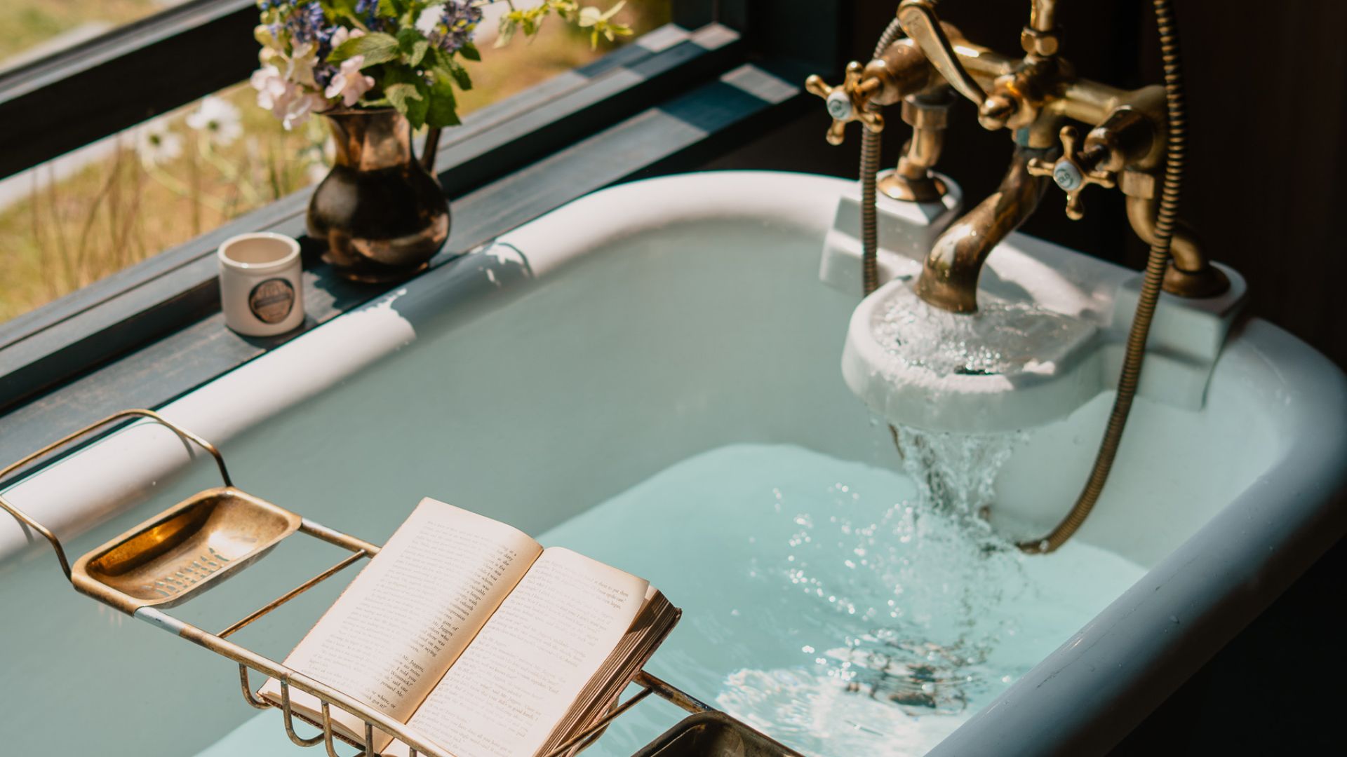 The bath at Hergest Lee Cabin being filled up