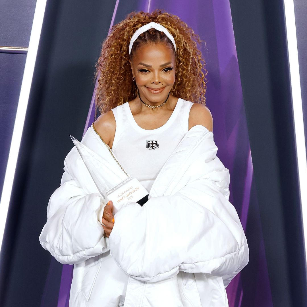 Janet Jackson wearing a curly ponytail hairstyle 