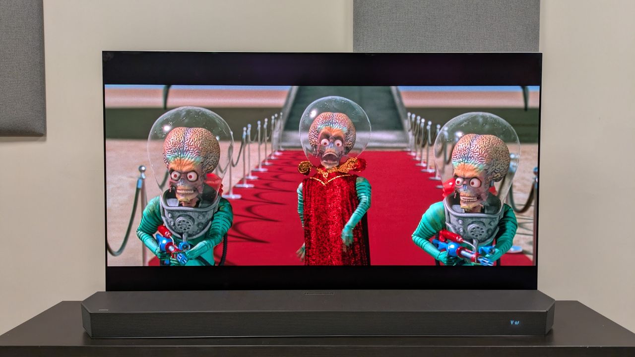 Mars Attacks! 4K Blu-ray on LG G6 showing aliens