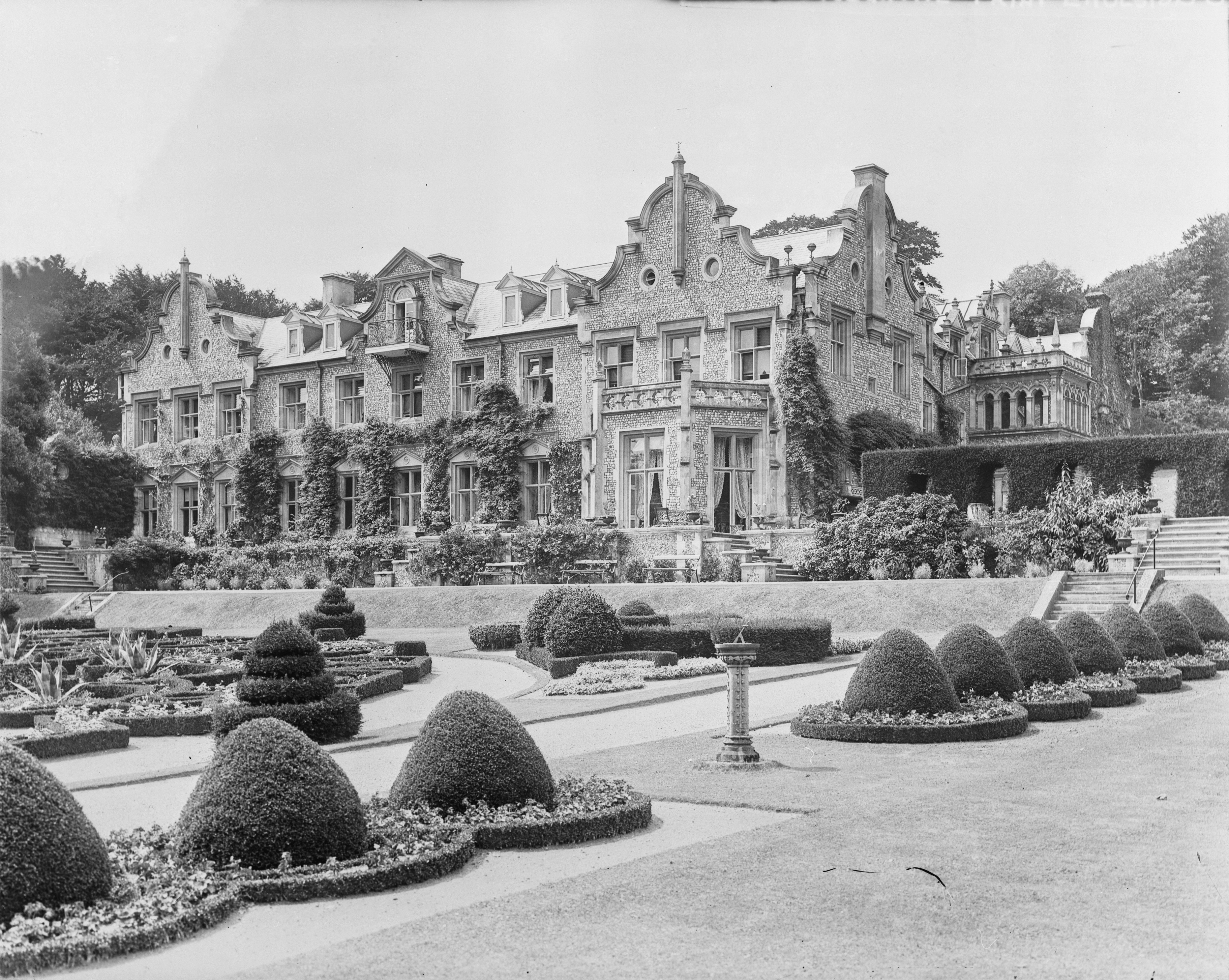 Muntham Court