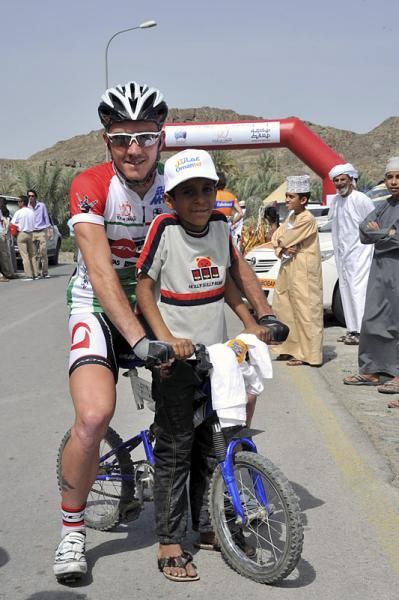Alexandre Lemair (Bridgestone Anchor) and a young fan.