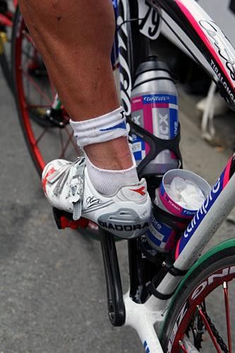 The Italian's ripped sock indicates a crash during stage two.