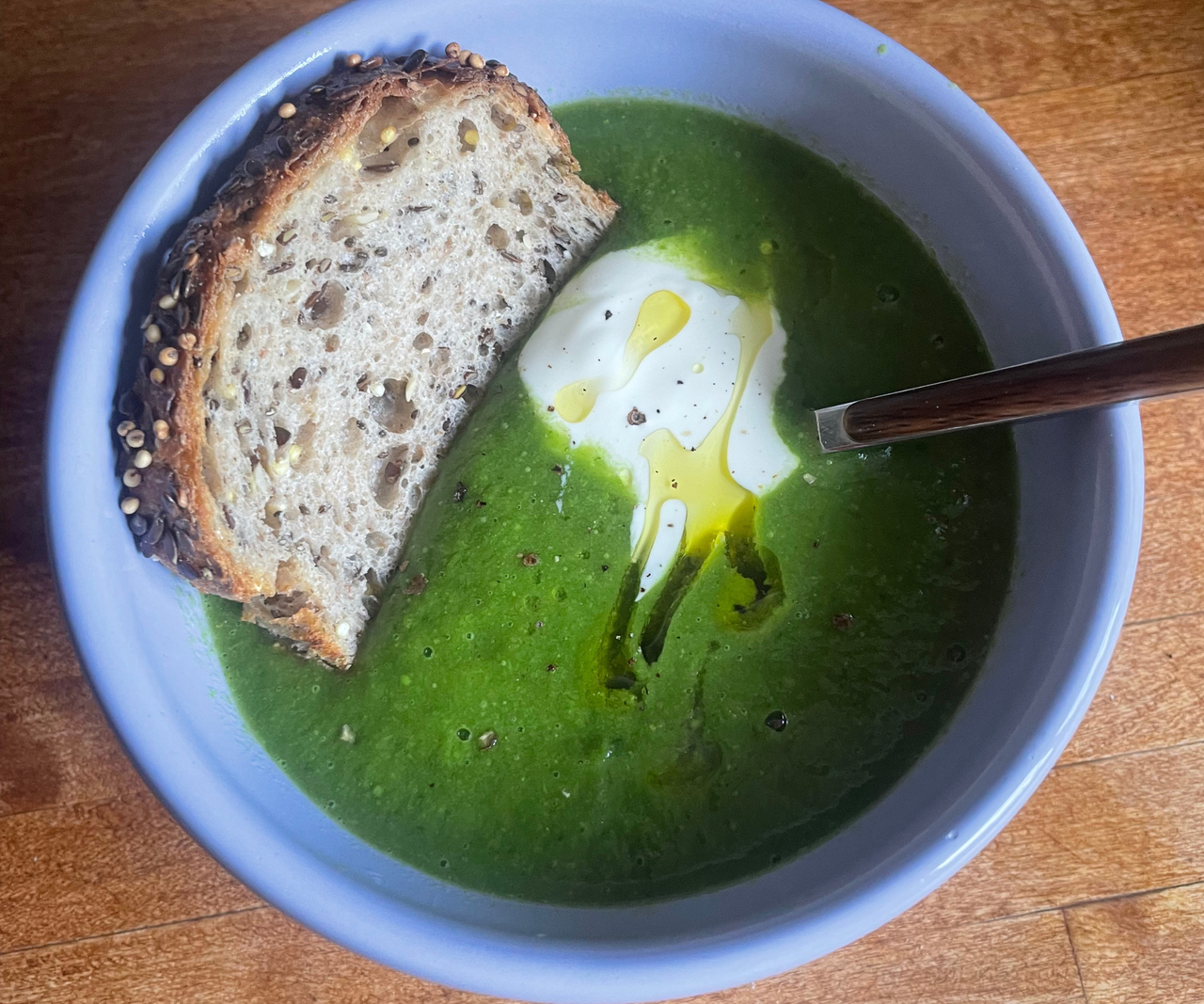 Nutribullet Smart Sense Blender blending green pea soup