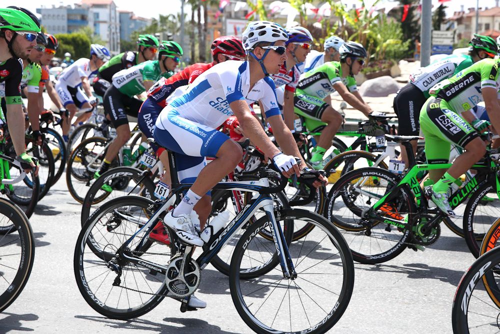 The peloton rolls toward the finish during stage 2.
