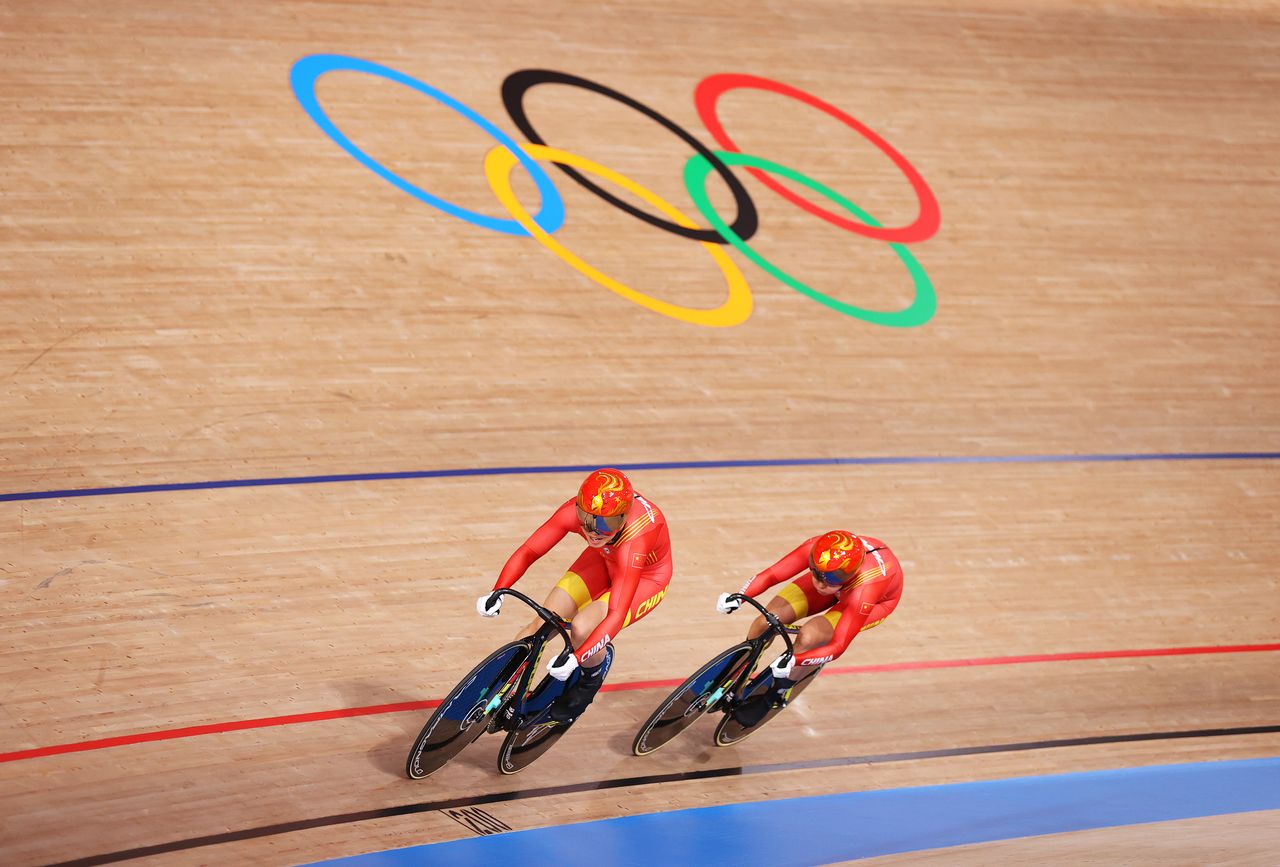 hanju Bao and Tianshi Zhong of Team China en route to Olympic gold.