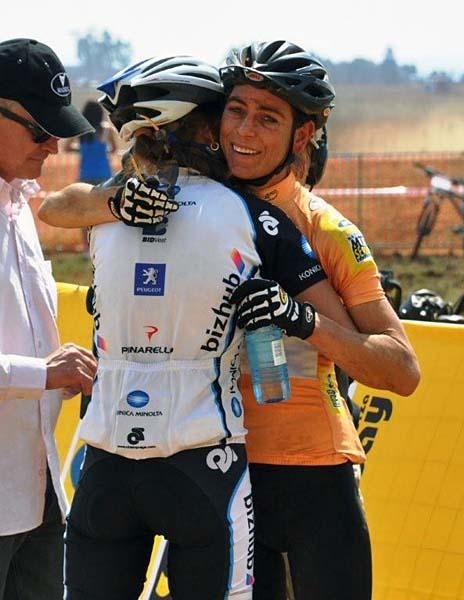 Yolandi Du Toit congratulates Ischen Stopforth