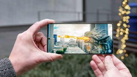 Streaming on a Galaxy S25 Ultra