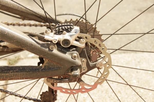Shimano's XTR caliper with Trail pads and Ice Tech rotor.