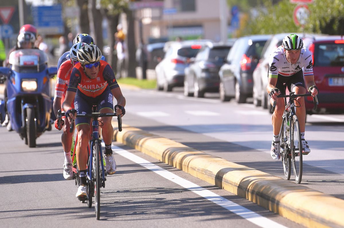 Steve Cummings (Dimension Data) takes the media strip option