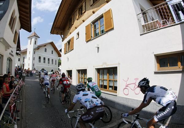 Giro d'Italia tifosi cheer on the passing peloton.