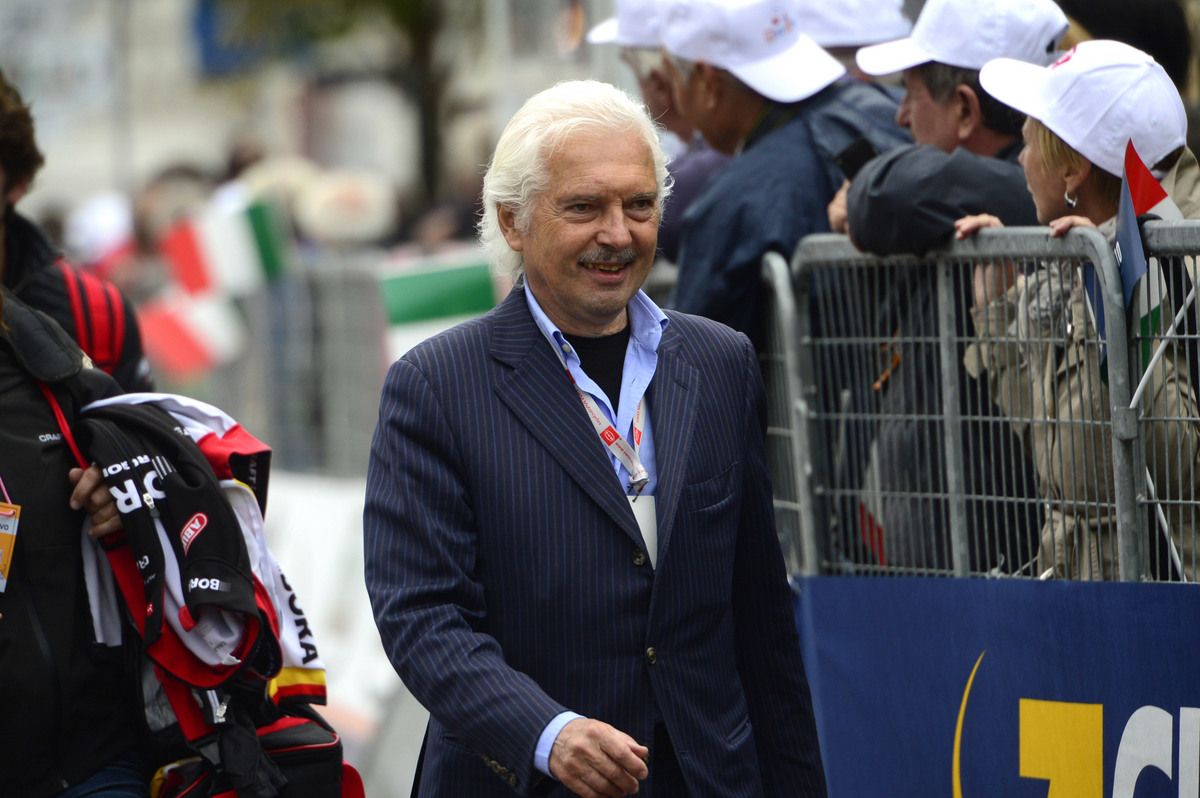 Gianni Savio walking around at the race finish