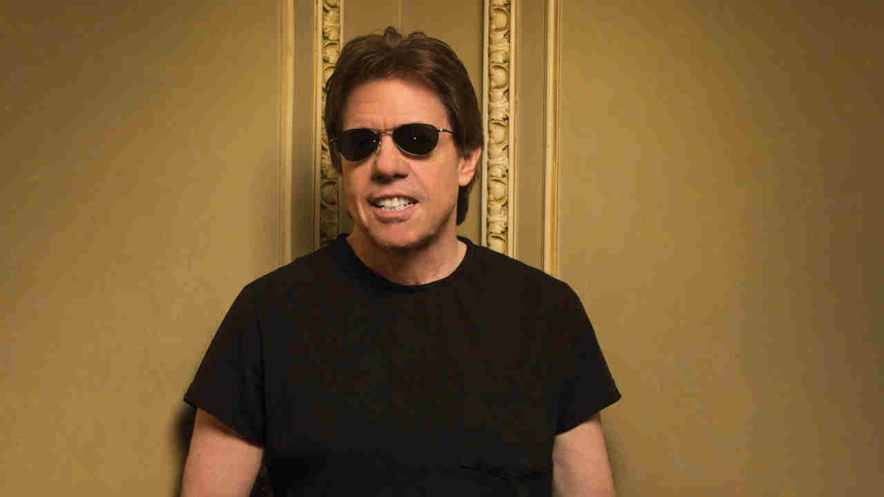 George Thorogood posing for a photograph in 2017