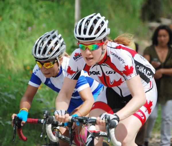 Evelyn Garcia (El Salvador) and Clara Hughes (Canada) on the attack.