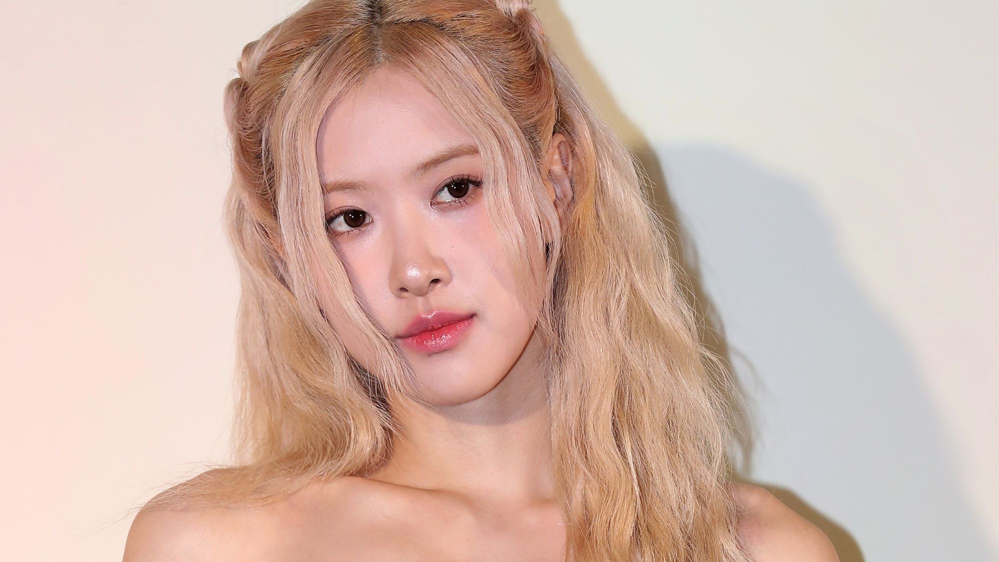 Rosé of BLACKPINK is seen at the RIMOWA 'Mint & Papaya' collection launch photocall