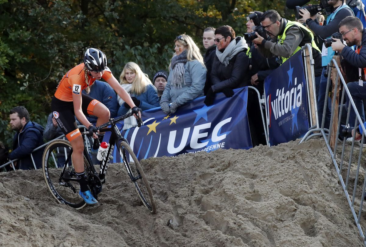 Annemarie Worst rides down a sandy descent