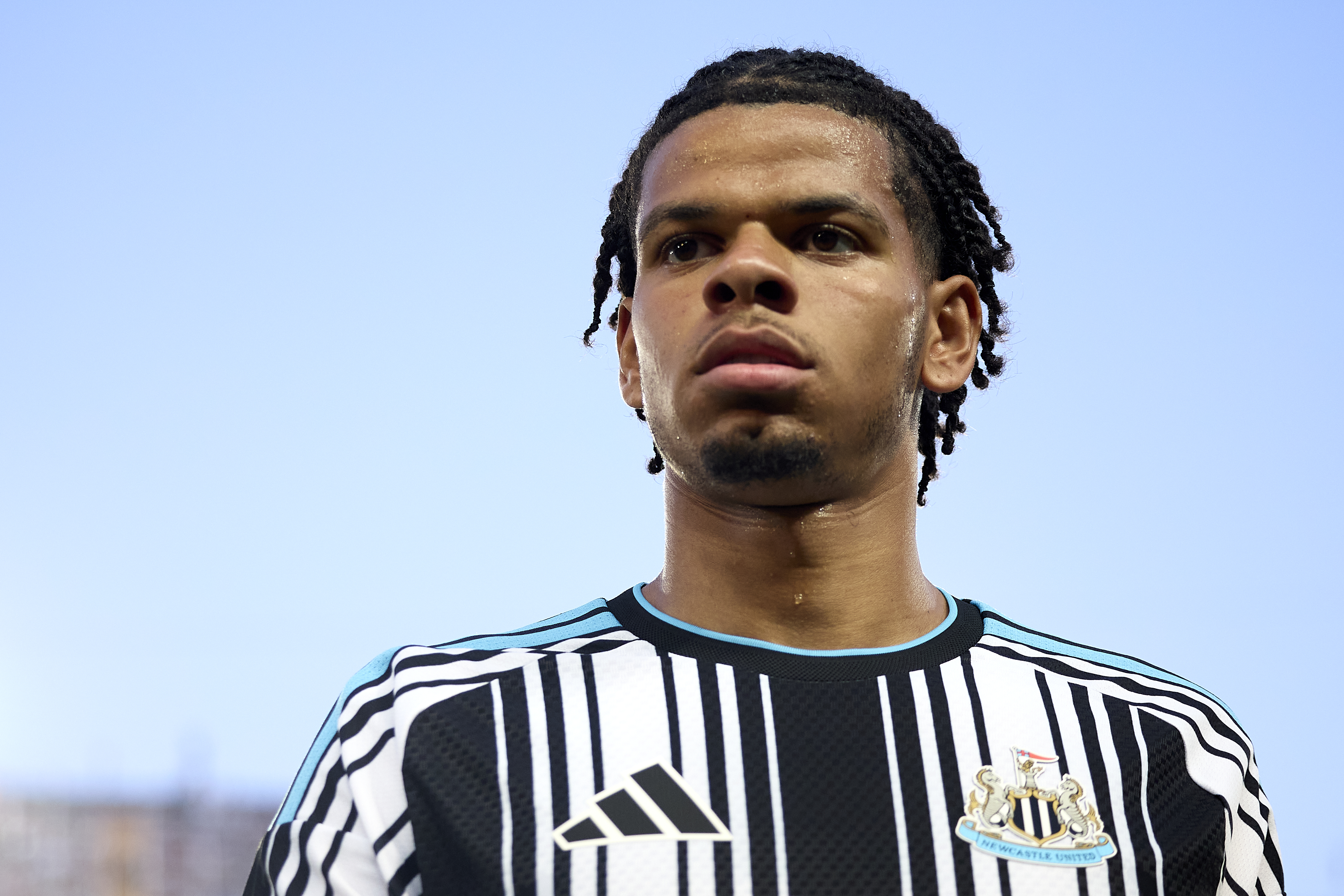 VALENCIA, SPAIN - AUGUST 08: William Osula of Newcastle United looks on prior to the Trofeo Taronja &amp;amp;apos;Orange Trophy&amp;amp;apos; match between Valencia CF and Newcastle United at Estadio Mestalla on August 08, 2026 in Valencia, Spain. (Photo by Omar Arnau/Quality Sport Images/Getty Images)