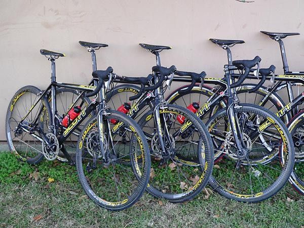 A fleet of Scott Addicts ready to hit the road.