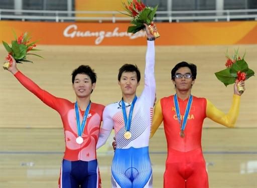 Men's individual pursuit podium (l-r): King Lok Cheung (Hong Kong, China), 2nd; Sunjae Jang (Korea), 1st; Wei Li (People's Republic of China), 3rd.
