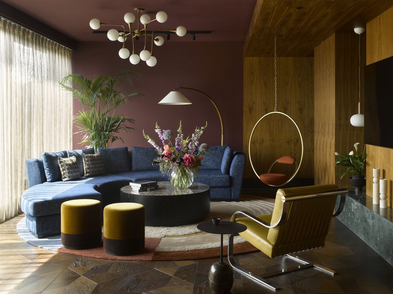 A living room with round furniture and lots of lights