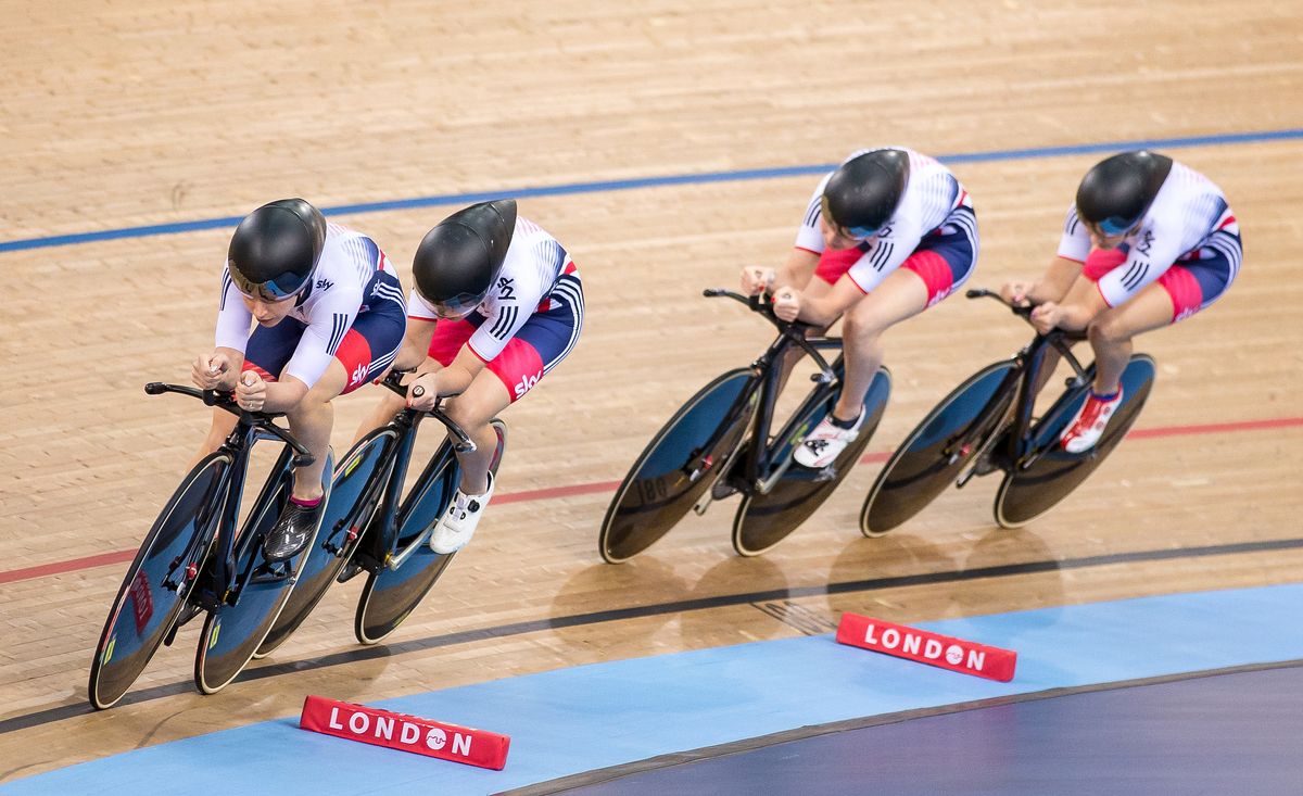 Laura Trott set a pace too quick for Ciara Horne and a gap opened in their train