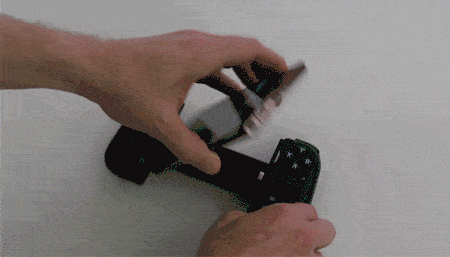 Mounting and unmounting a Samsung Galaxy S22 Ultra in a Razer Kishi V2 controller