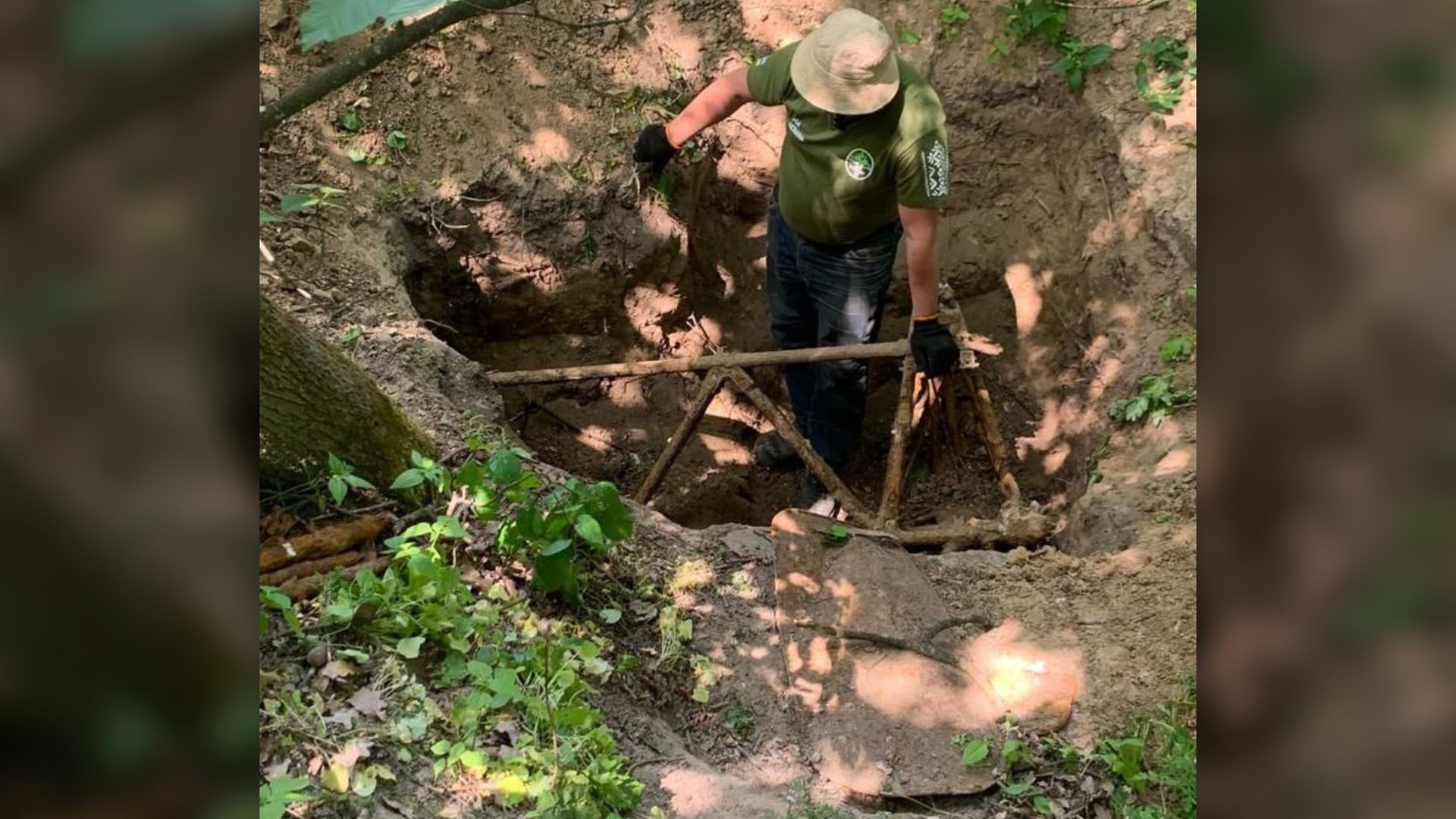 Metal detectorists find buried WWII aircraft in Ukraine while disarming ...