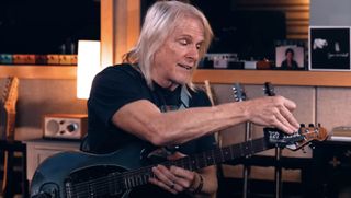 Steve Morse demonstrates his Ernie Ball-branded mod in an interview with Rick Beato