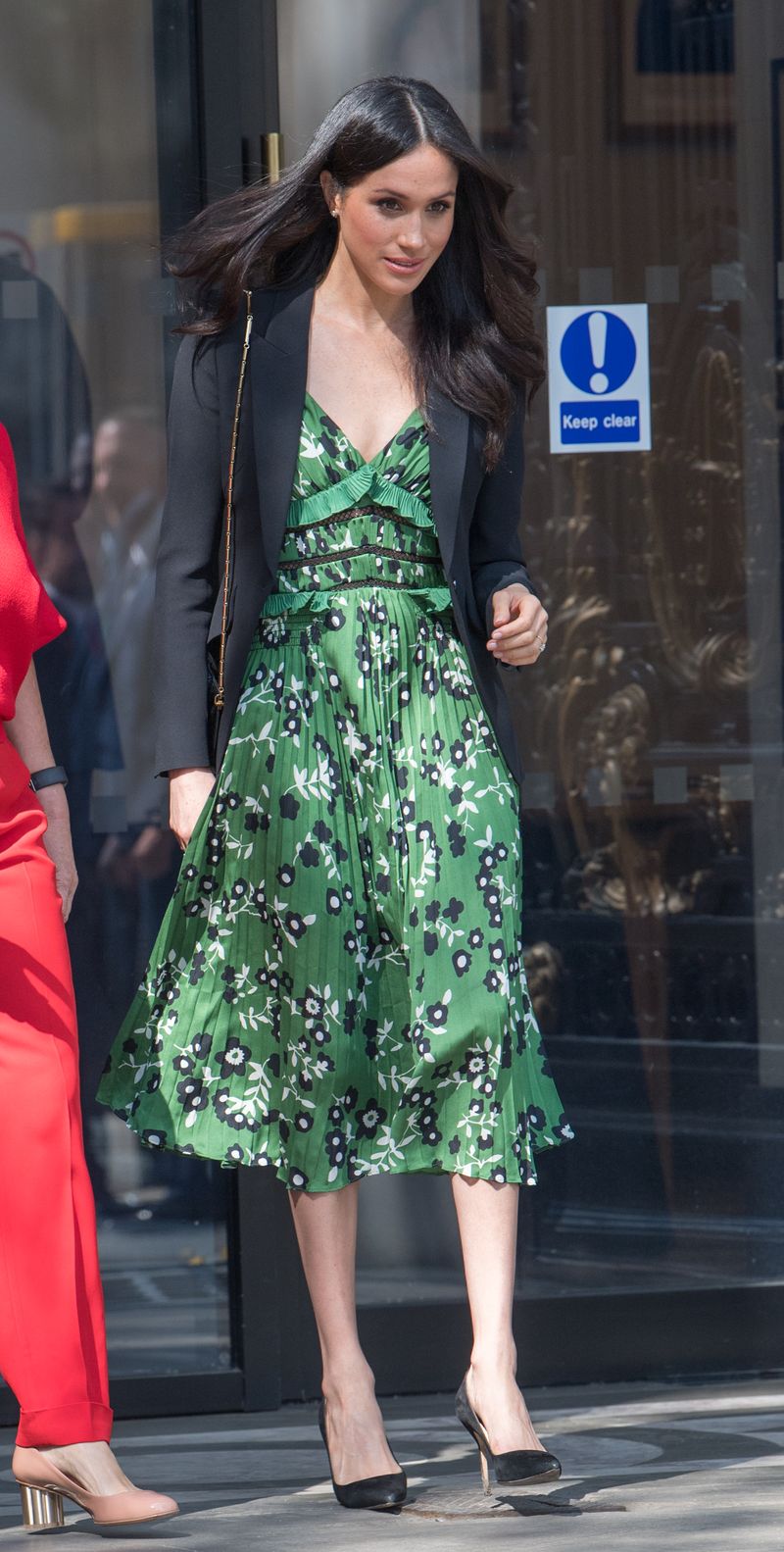 Clothing, Fashion model, Dress, Green, Cocktail dress, Fashion, Premiere, Formal wear, Leg, Waist,