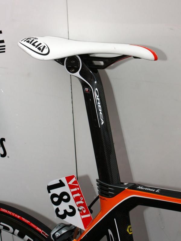 Euskaltel-Euskadi has opted for the Monolink version of the proprietary Orbea carbon post to work with the team's new Selle Italia saddles.
