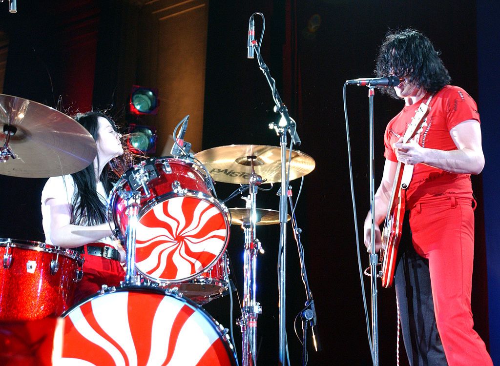 Meg White (L) and Jack White of the White Stripes perform in support of the bands' "Elephant" release at the Greek Theater on August 19, 2003 in Berkeley, California