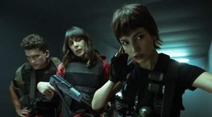  JAIME LORENTE as DENVER, BELÉN CUESTA as MANILA, ÚRSULA CORBERÓ as TOKIO in episode 04 of LA CASA DE PAPEL, is Money Heist in English