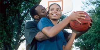 Omar Epps and Sanaa Lathan in Love & Basketball