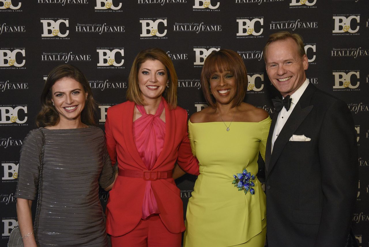 Schmooze-E-King-Hall-of-Fame